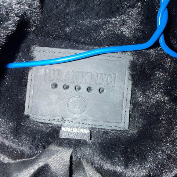 Elegant Black Faux Fur Jacket - Picture 4 of 6